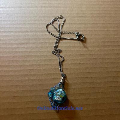 BLUE WIRE PENDANT NECKLACE