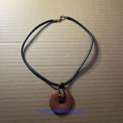 BROWN PENDANT NECKLACE