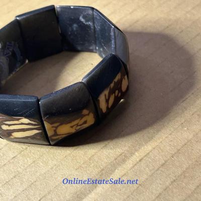 BLACK WOOD ELASTIC BRACELET