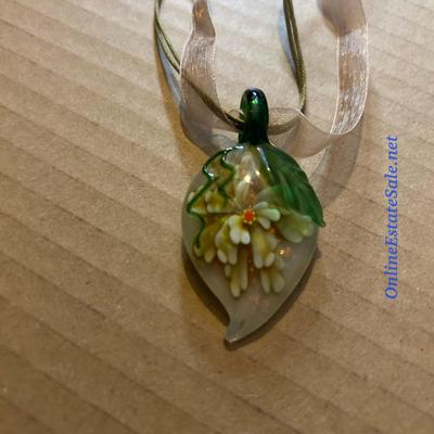 RIBBON LEAF NECKLACE