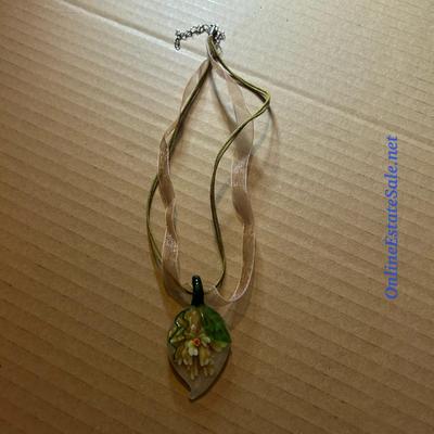 RIBBON LEAF NECKLACE