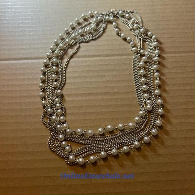 PEARL AND CHAIN NECKLACE