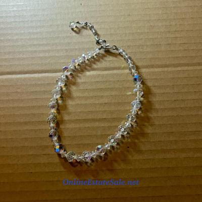 CLEAR BEADED NECKLACE