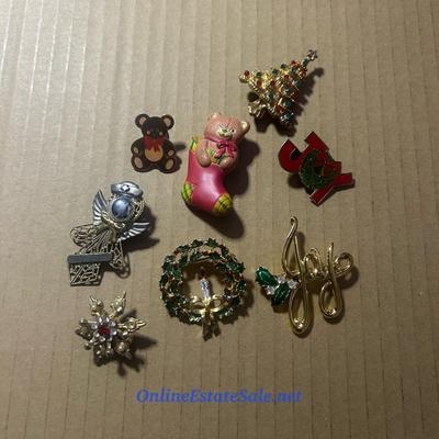 SET OF 8 CHRISTMAS PINS