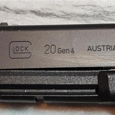 GLOCK 20 Gen 4 10mm Automatic Handgun With Retention Holster