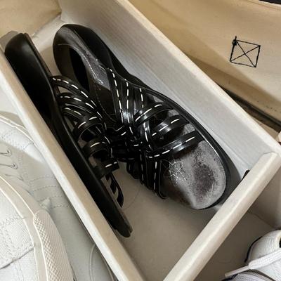 Women’s shoe lot 6-6.5