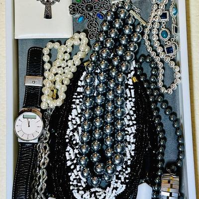 Costume jewelry lot # 8