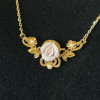 American Western antique jewelry AVON gold tone Victoria pearl flower frame