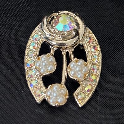 Vintage Horseshoe Aurora Borealis Faux Pearls Flower Dress Collar Pins Brooch