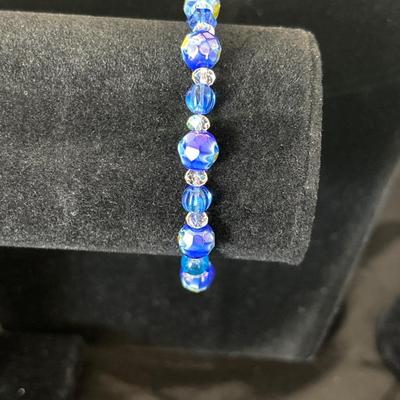 Blue glass beaded stretchy bracelet