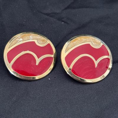 Gold toned plastic rounded earrings with red and waves