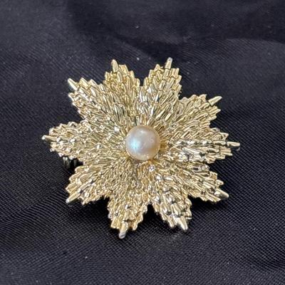 Vintage Gold Tone Flower Brooch Faux Pearl Center 1.5