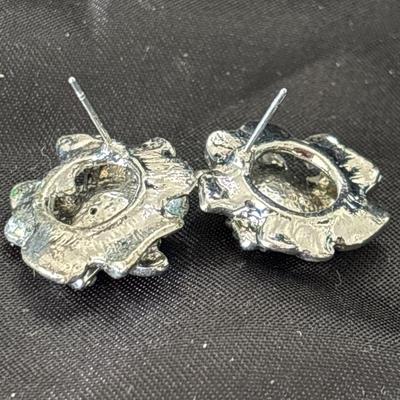 Vintage silver tone rhinestone flower earrings