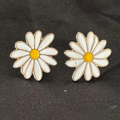 Sunflower daisy gold tone earrings