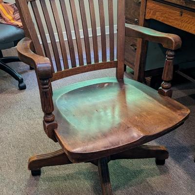 Milwaukee Chair Co 1914 Walnut swivel office chair