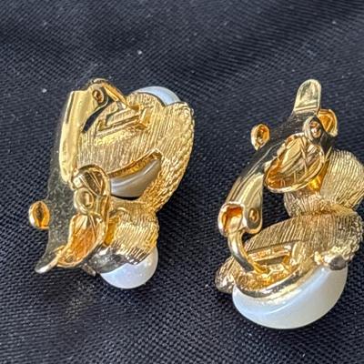 Premier Designs Clip-on Earrings Faux Pearls Gold Tone Swirl Leaf Climber