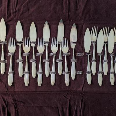 WMF Antique Art Nouveau Fish cutlery set Forks and knives for 12. Elegant quality Silverplate