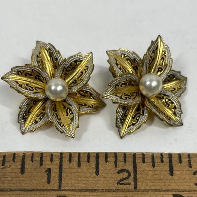 Vintage Earrings Flower Petals with Pearl centers clip-on