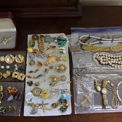 Collection of Jewlery