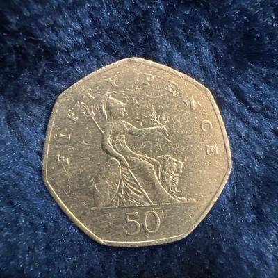 Free combine ship 2001 50p fifty pence English Britannia seated 2001 coin hunt