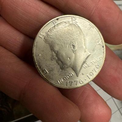 Free combine ship 1776-1976 KENNEDY HALF DOLLAR .50c U S coin