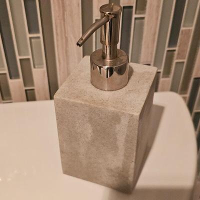 Crystal and Stone Bathroom Decor