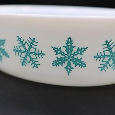 Vintage Pyrex Snowflake Casserole Dish with Lid