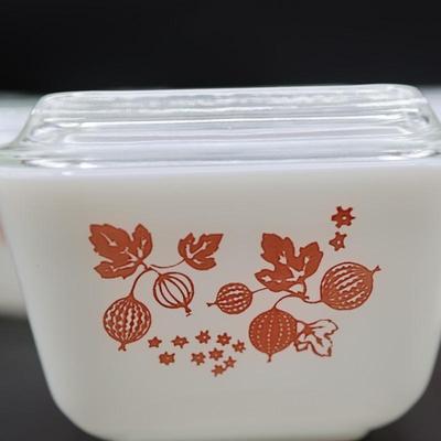 Pyrex - Set of (4) Gooseberry Dishes