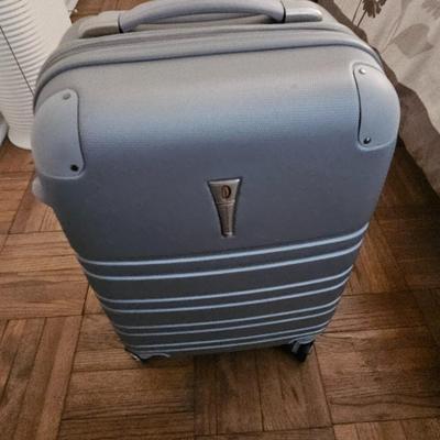 Hardcase carryon suitcase in great condition