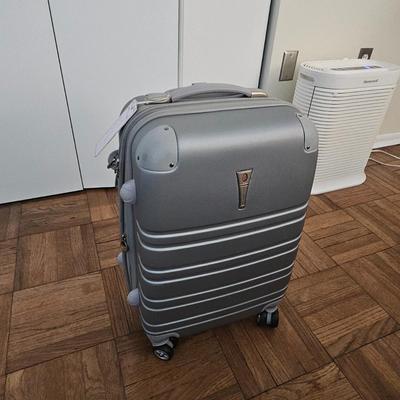 Hardcase carryon suitcase in great condition