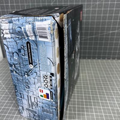 STAR WARS Millenium Falcon, NEW  