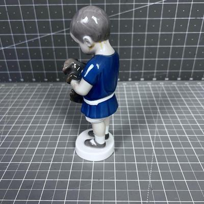 Royal Copenhagen Figurine "Child w/Puppy"