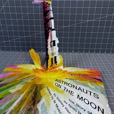 Astronauts on the MOON - Pop Up Book. 