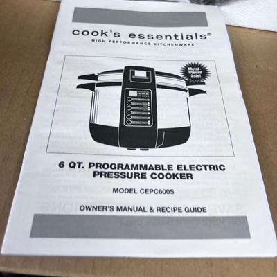 COOKS ESSENTIAL NEW IN THE BOX PRESSURE COOKER