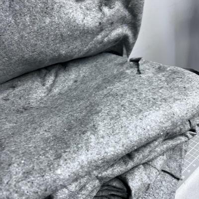 8 Packing Blankets 