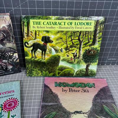 Children's BOOKS (7) 
