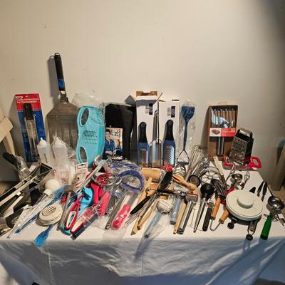 Large Collection of Kitchen Utensils (G-JS)
