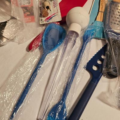 Large Collection of Kitchen Utensils (G-JS)
