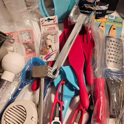 Large Collection of Kitchen Utensils (G-JS)