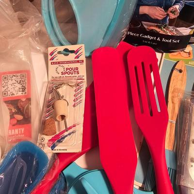 Large Collection of Kitchen Utensils (G-JS)