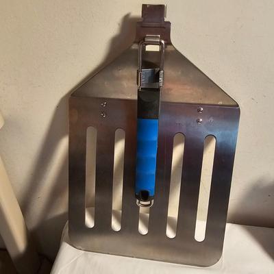 Large Collection of Kitchen Utensils (G-JS)