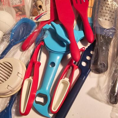 Large Collection of Kitchen Utensils (G-JS)