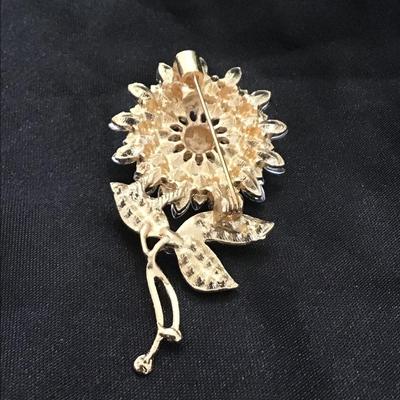 High-end Sunflower Design Crystal Brooch Pin