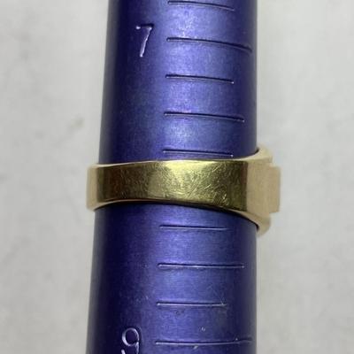 14 k Gold and diamond ring size 8 Reserve set