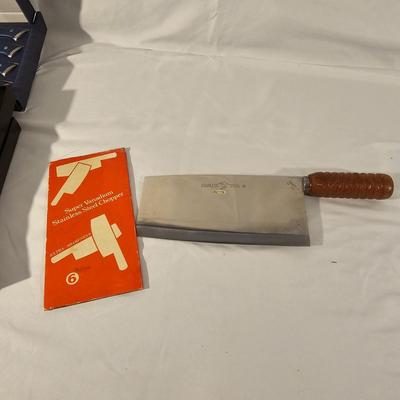 Assortment of Kitchen Knives, Steak Knives & More (K-JS)