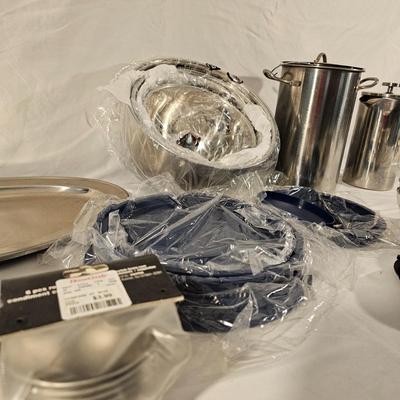 Assorted Stainless Steel Kitchen Items (K-JS)