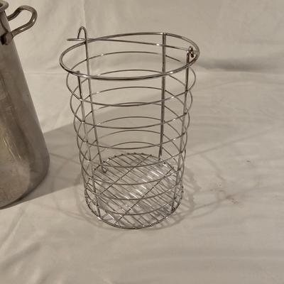 Assorted Stainless Steel Kitchen Items (K-JS)