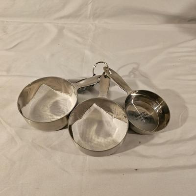 Assorted Stainless Steel Kitchen Items (K-JS)