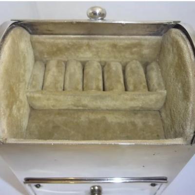Vintage sterling silver jewelery box . 475 g Reserve set