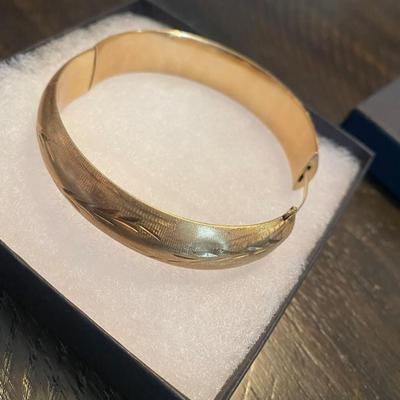 14 k Gold hand made bracelet Reserve set